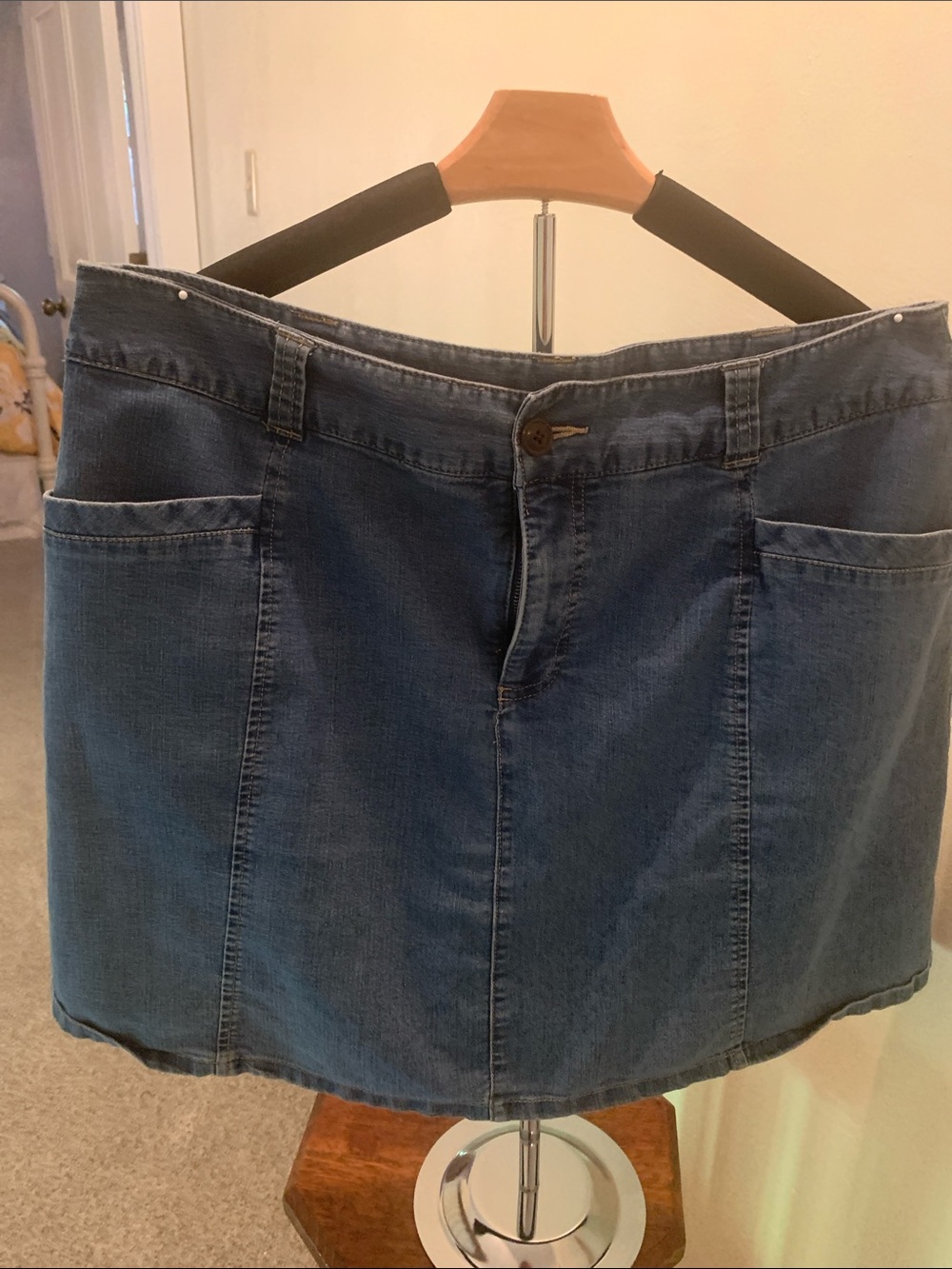 Denim skirt with front pockets